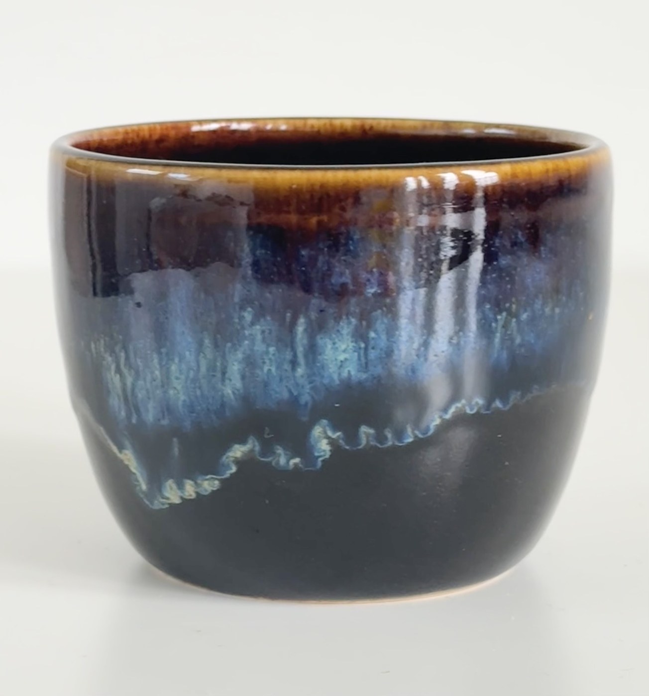Handmade wheel-thrown stoneware ceramic by Studio Ceramix, London